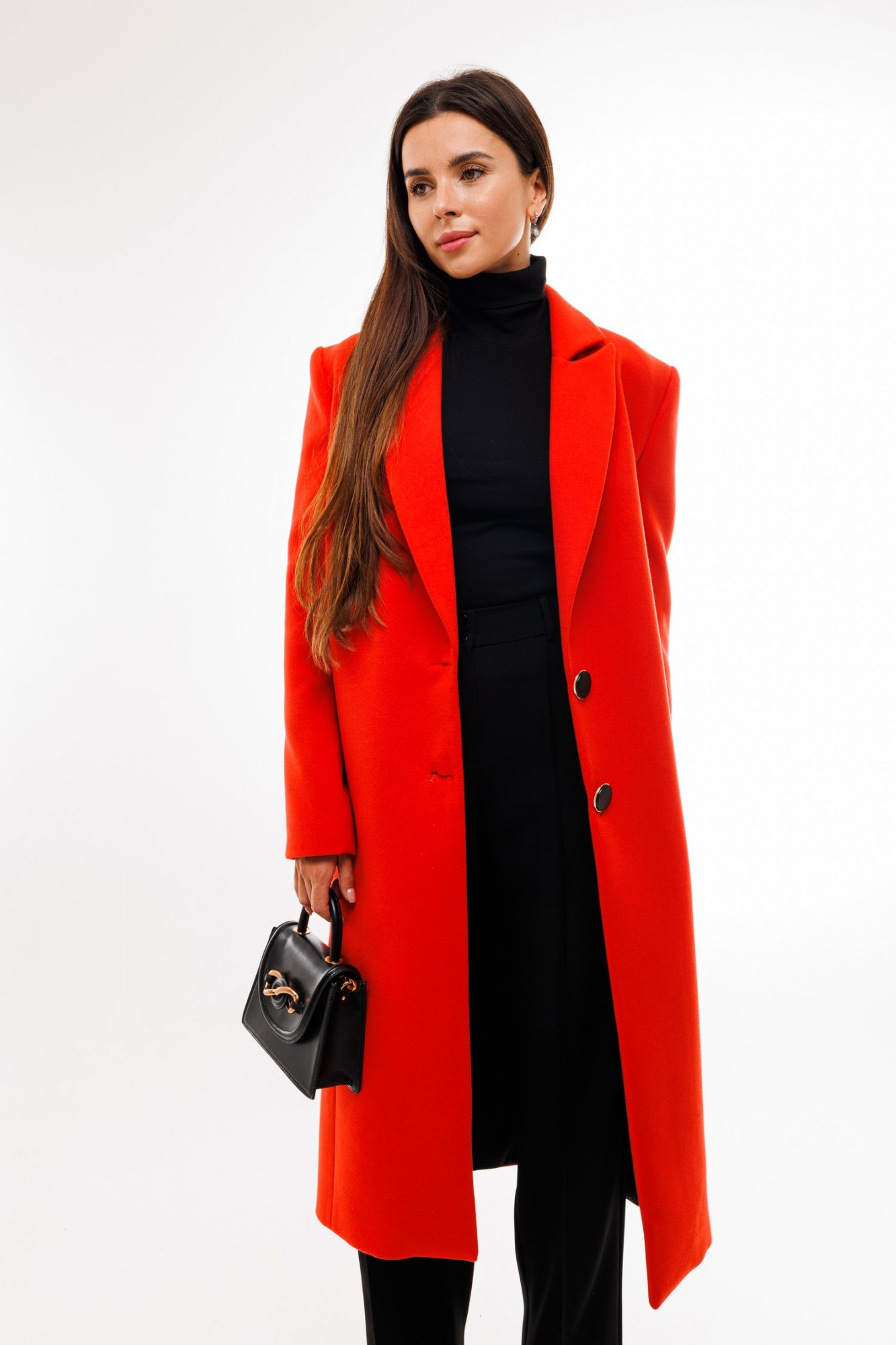 Красное пальто без воротника